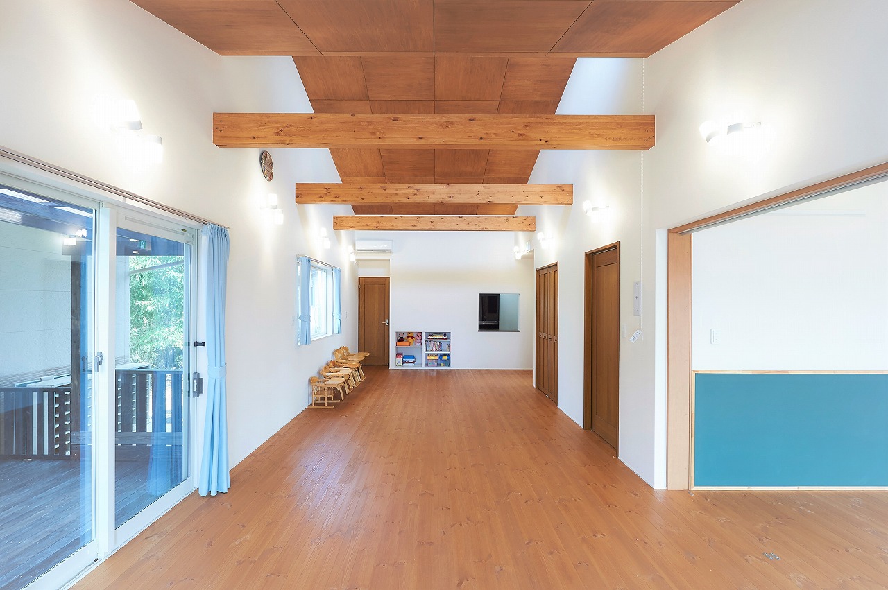 天井が高く広々とした空間